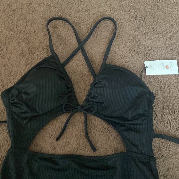 Nwt- shade shore extra cheeky one piece swim suit. 34C - Picture 3 of 10